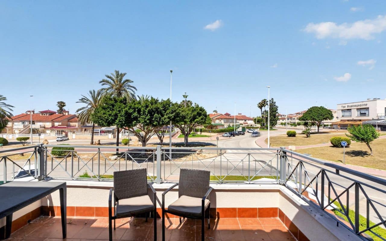 3 soveværelse Byhus til salg i Playa Flamenca med swimmingpool - € 399.000 (Ref: 9977763)