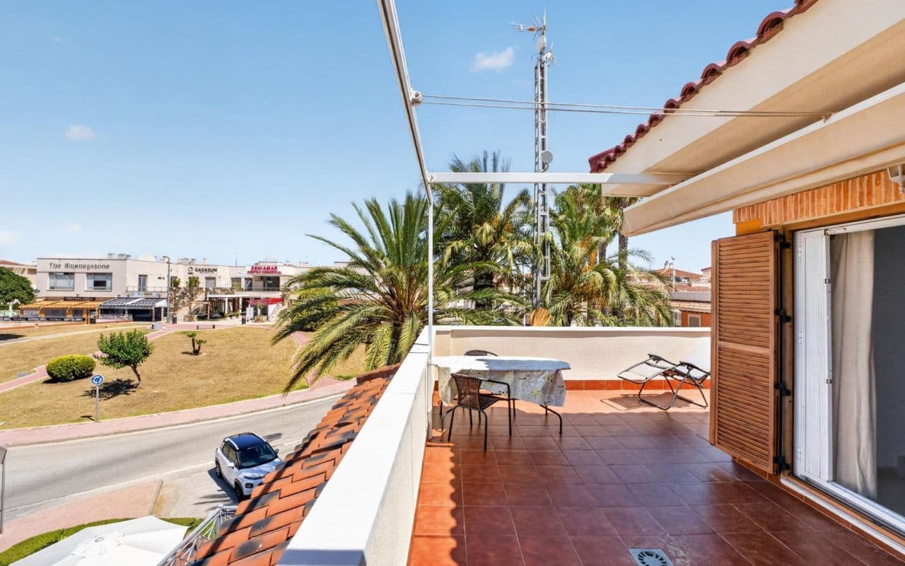 3 soveværelse Byhus til salg i Playa Flamenca med swimmingpool - € 399.000 (Ref: 9977763)