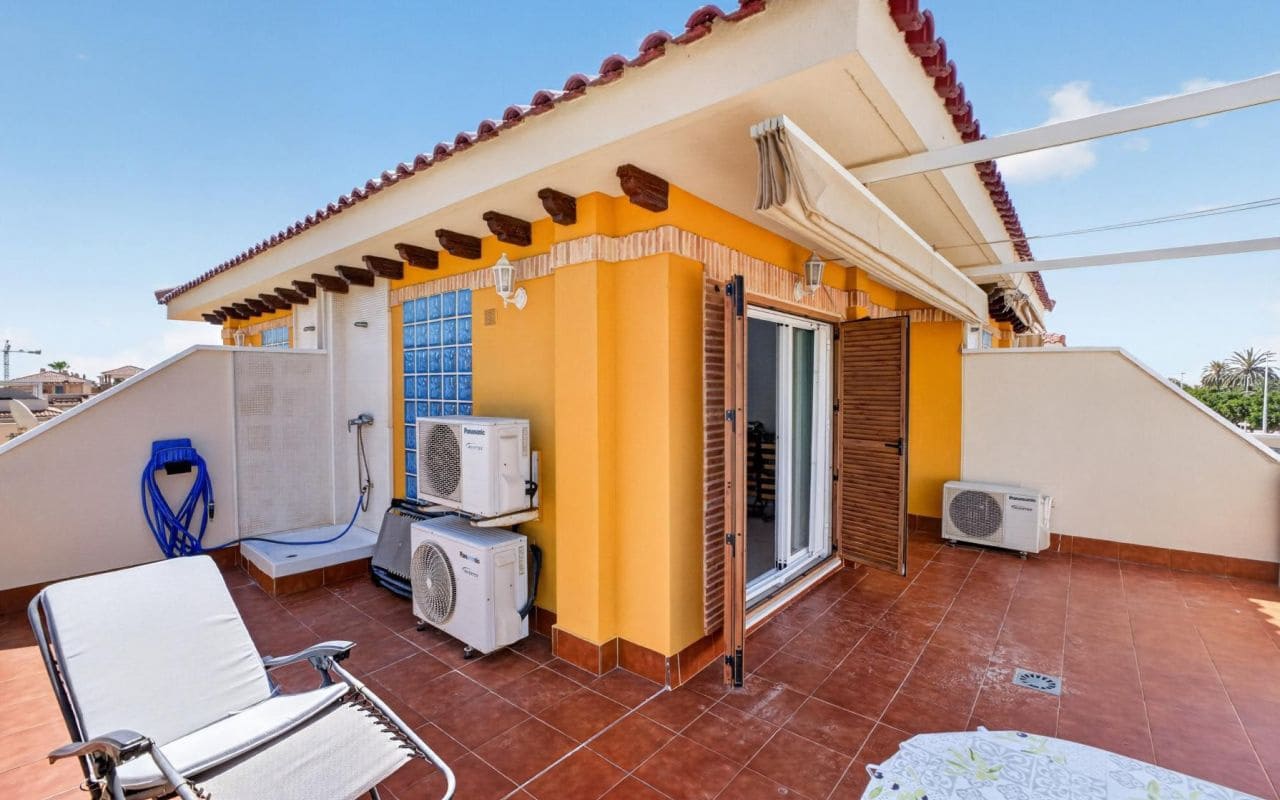 3 soveværelse Byhus til salg i Playa Flamenca med swimmingpool - € 399.000 (Ref: 9977763)