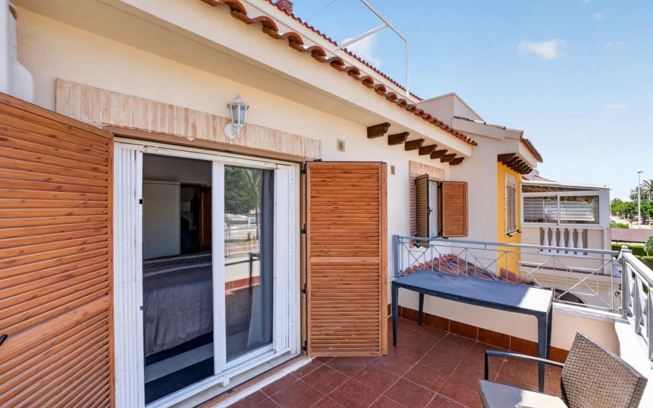 3 soveværelse Byhus til salg i Playa Flamenca med swimmingpool - € 399.000 (Ref: 9977763)