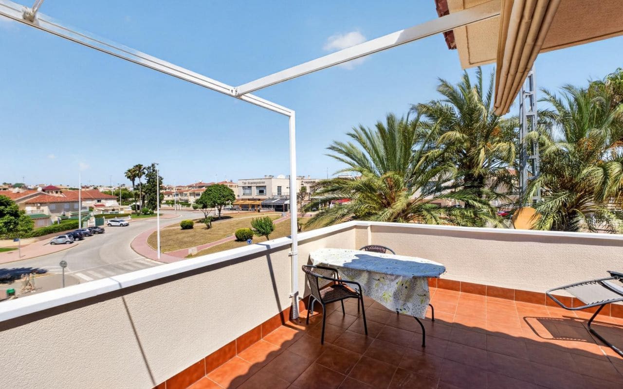 3 soveværelse Byhus til salg i Playa Flamenca med swimmingpool - € 399.000 (Ref: 9977763)