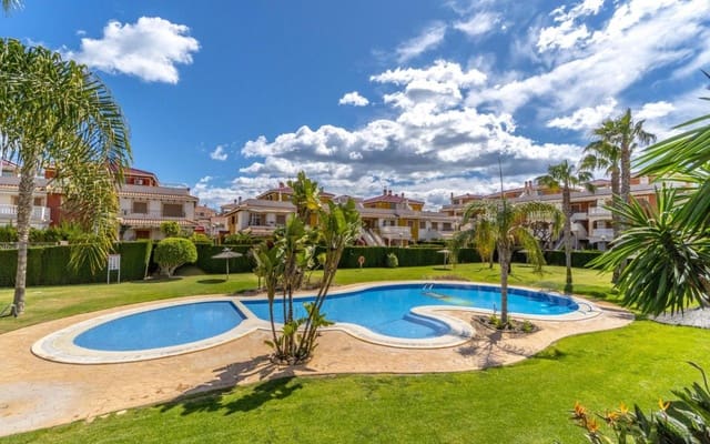 3 soverom Hus til salgs i Playa Flamenca, Orihuela med svømmebasseng - € 399 000 (Ref: 9977763)