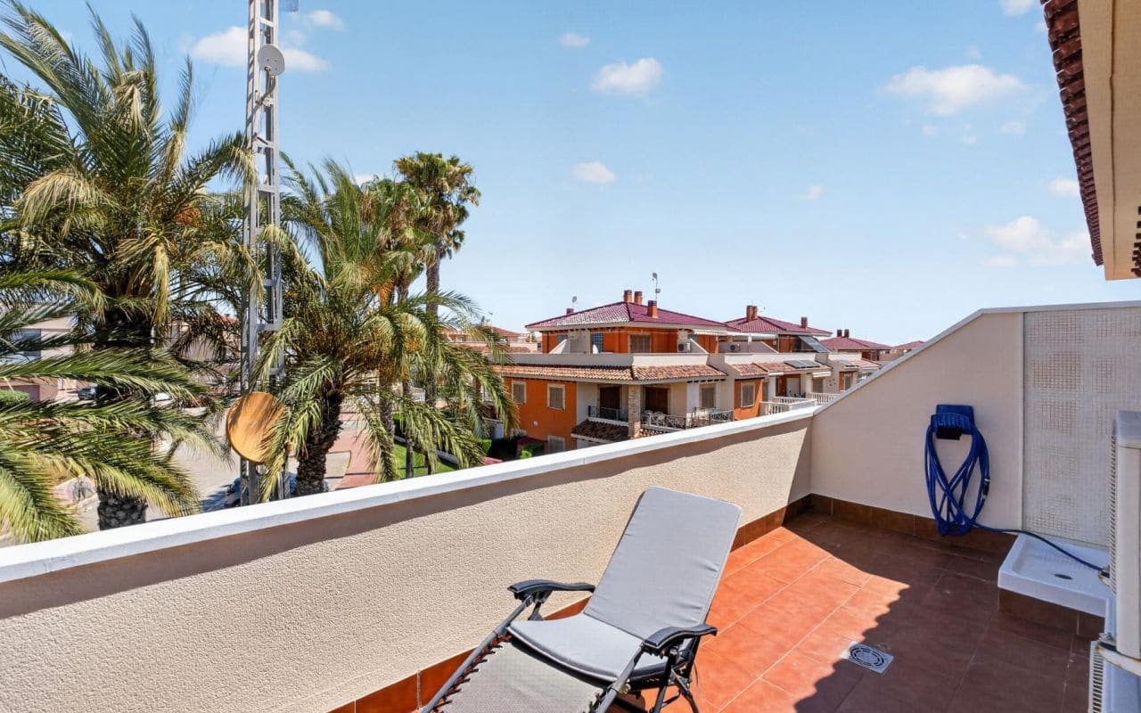 3 soveværelse Byhus til salg i Playa Flamenca med swimmingpool - € 399.000 (Ref: 9977763)