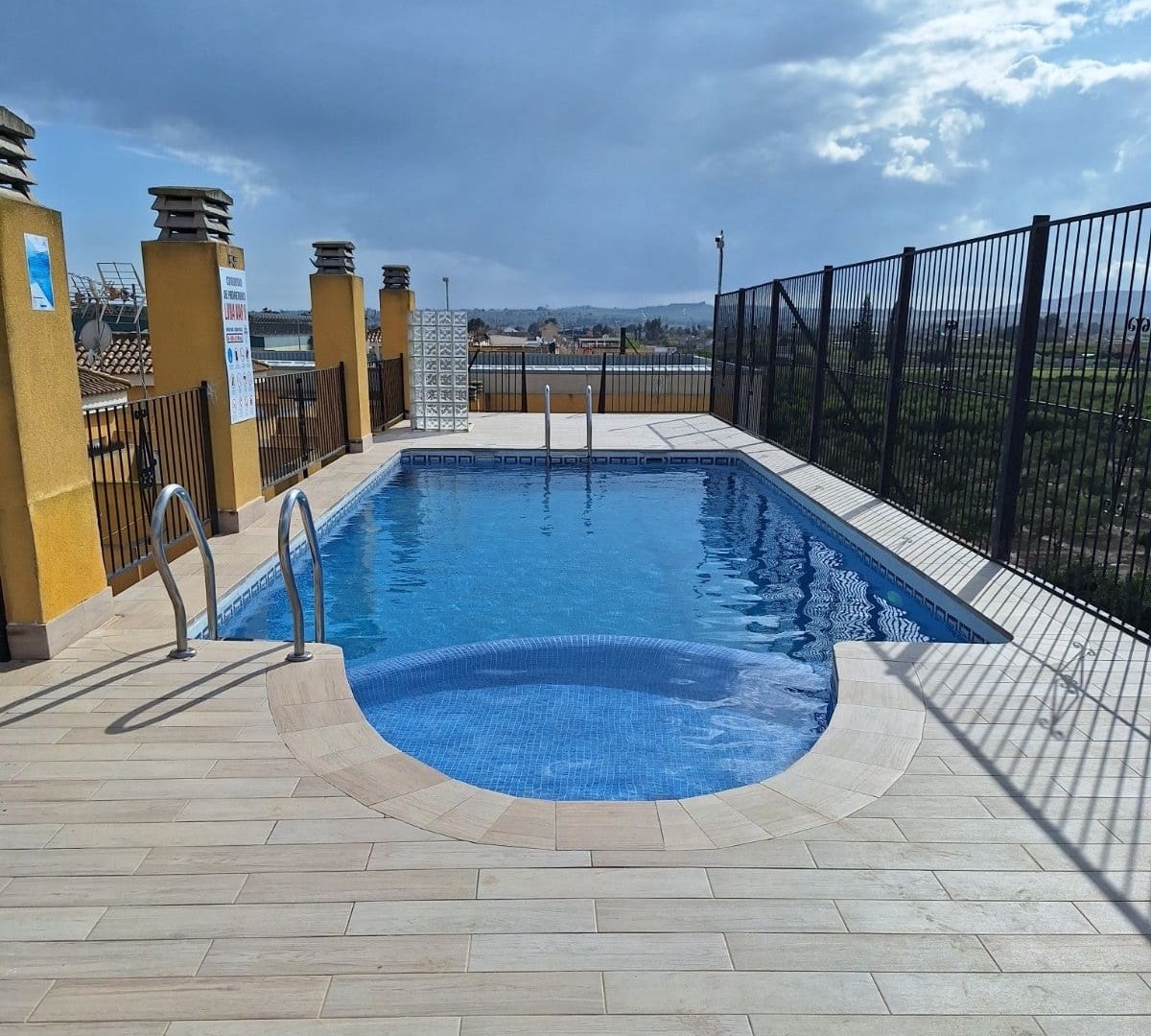 2 Zimmer Apartment zu verkaufen in Daya Nueva mit Pool - 130.000 € (Ref: 9983250)