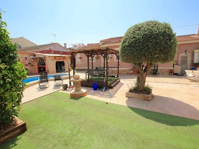 4 slaapkamer Villa te koop in Benijófar met zwembad - € 369.950 (Ref: 9985686)