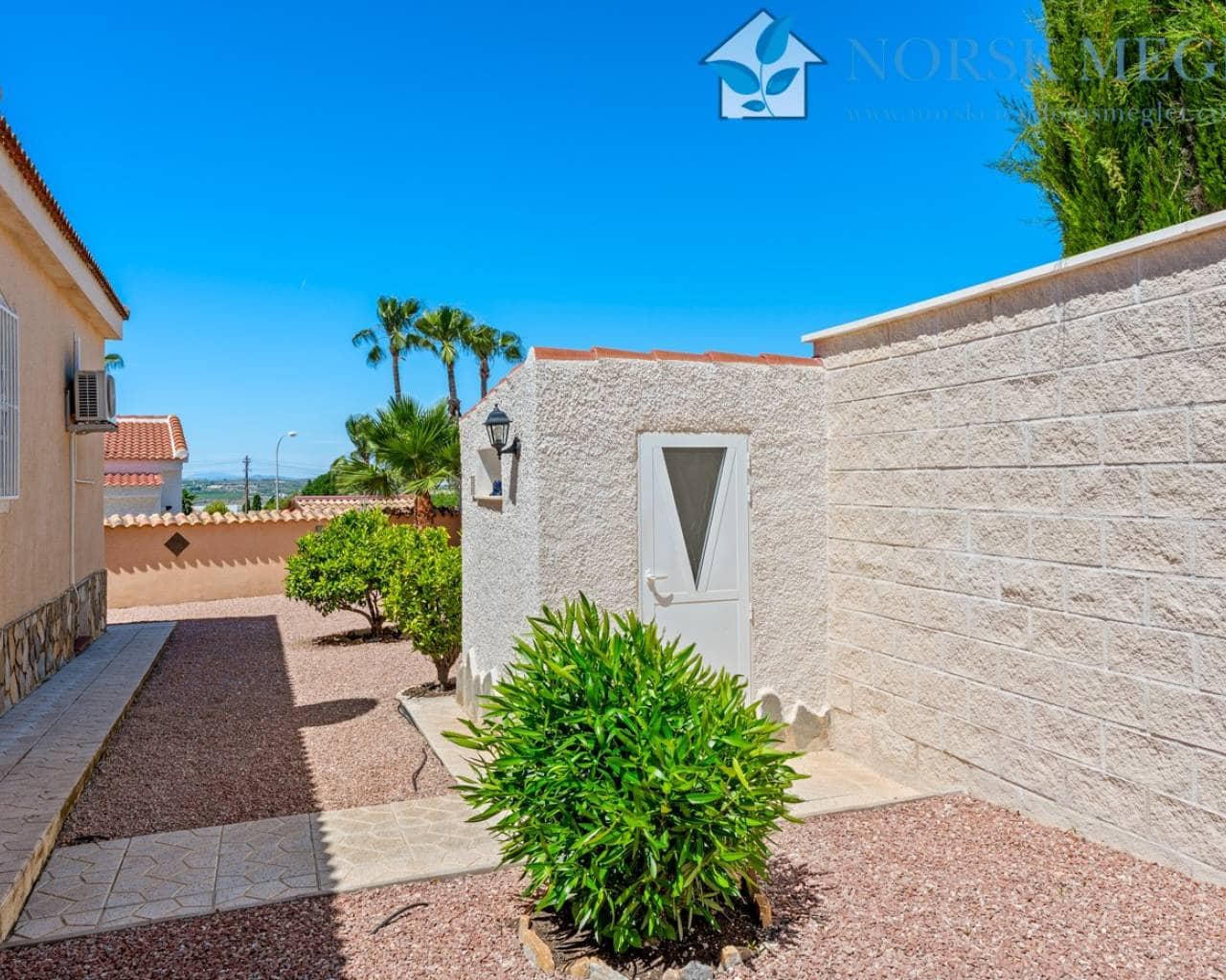 3 slaapkamer Villa te koop in Ciudad Quesada met zwembad garage - € 559.000 (Ref: 9991825)