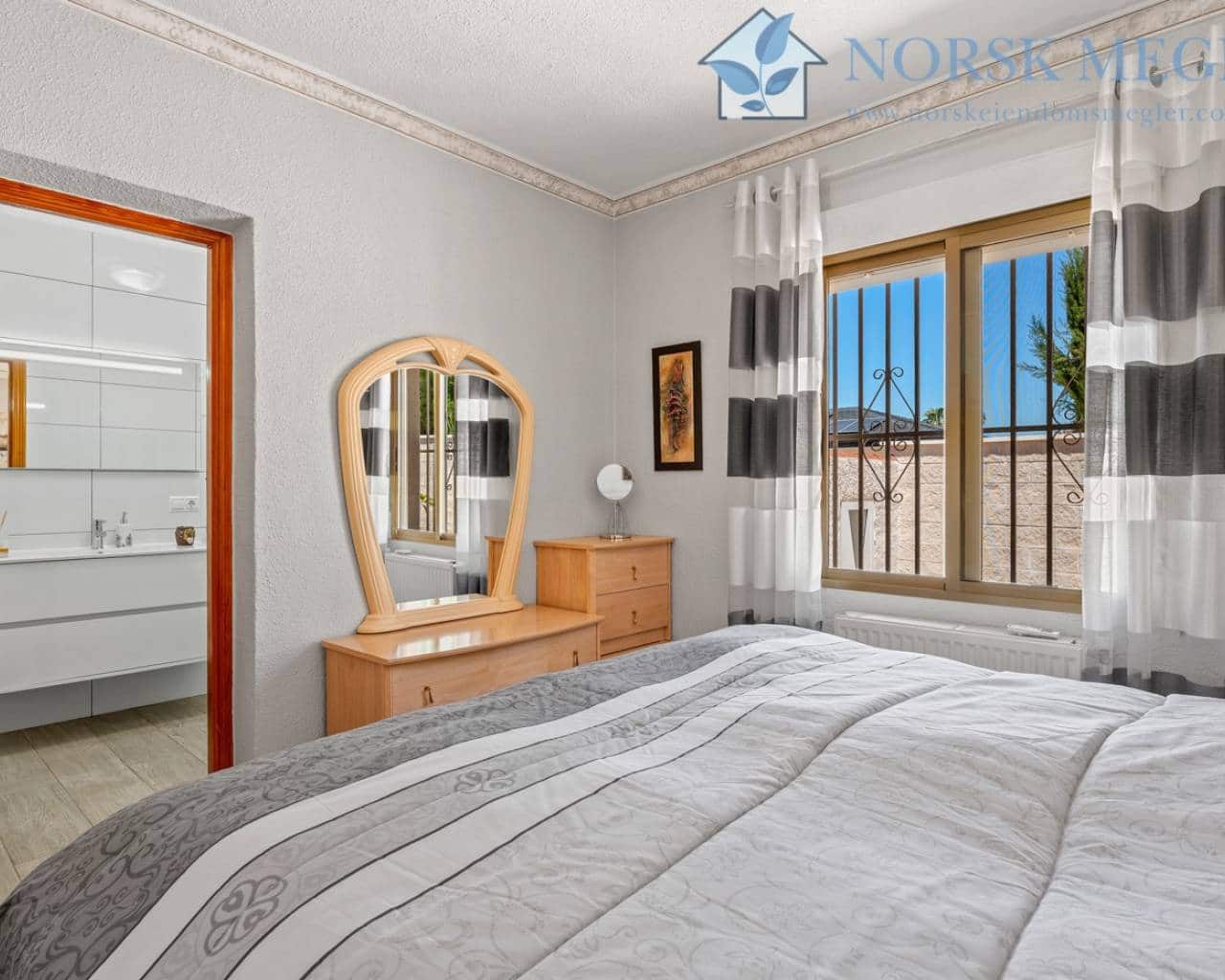 3 slaapkamer Villa te koop in Ciudad Quesada met zwembad garage - € 559.000 (Ref: 9991825)