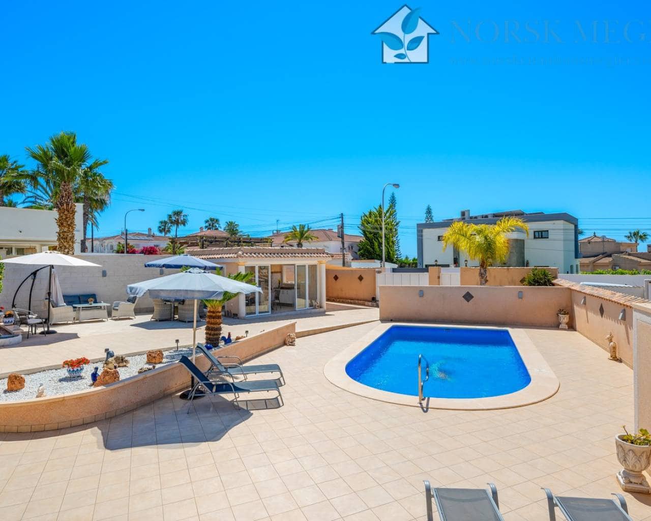 3 slaapkamer Villa te koop in Ciudad Quesada met zwembad garage - € 559.000 (Ref: 9991825)