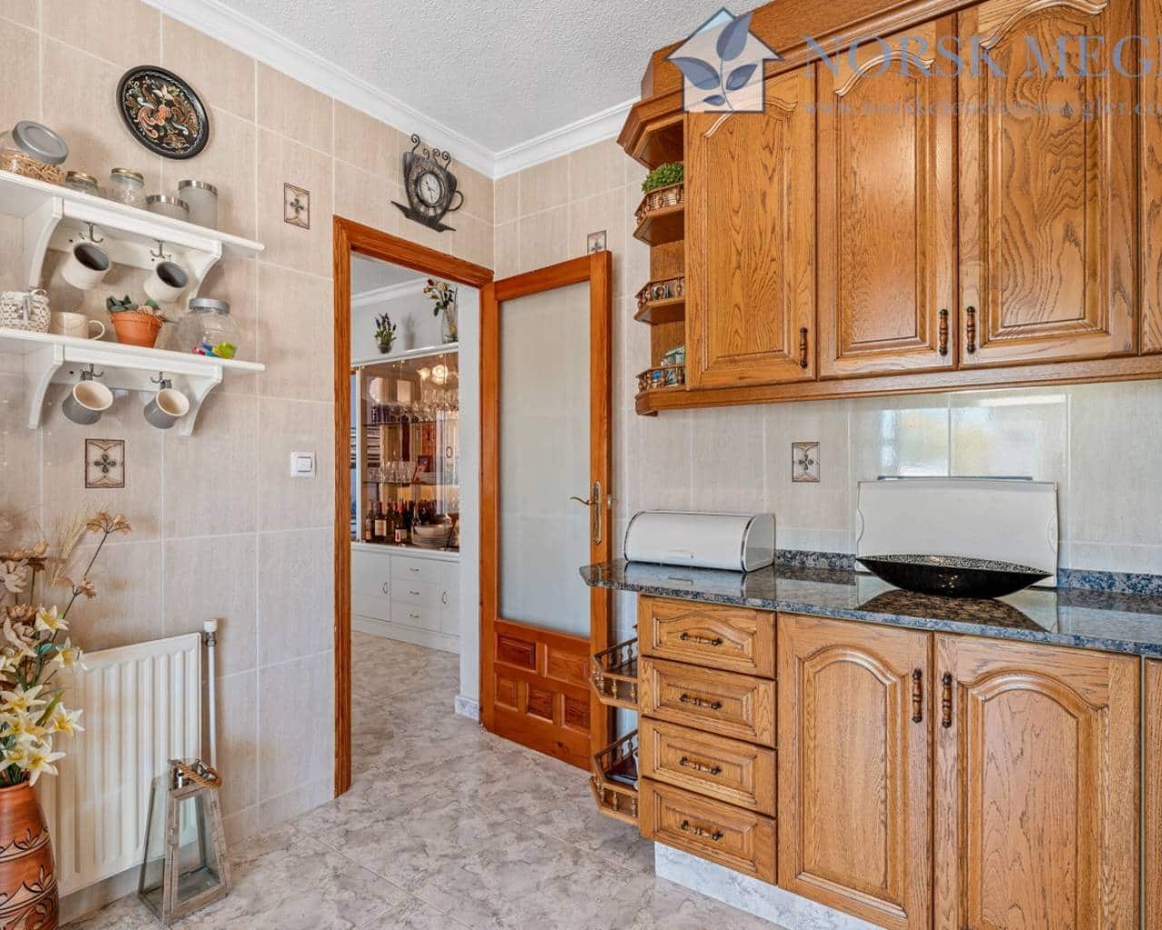 3 slaapkamer Villa te koop in Ciudad Quesada met zwembad garage - € 559.000 (Ref: 9991825)