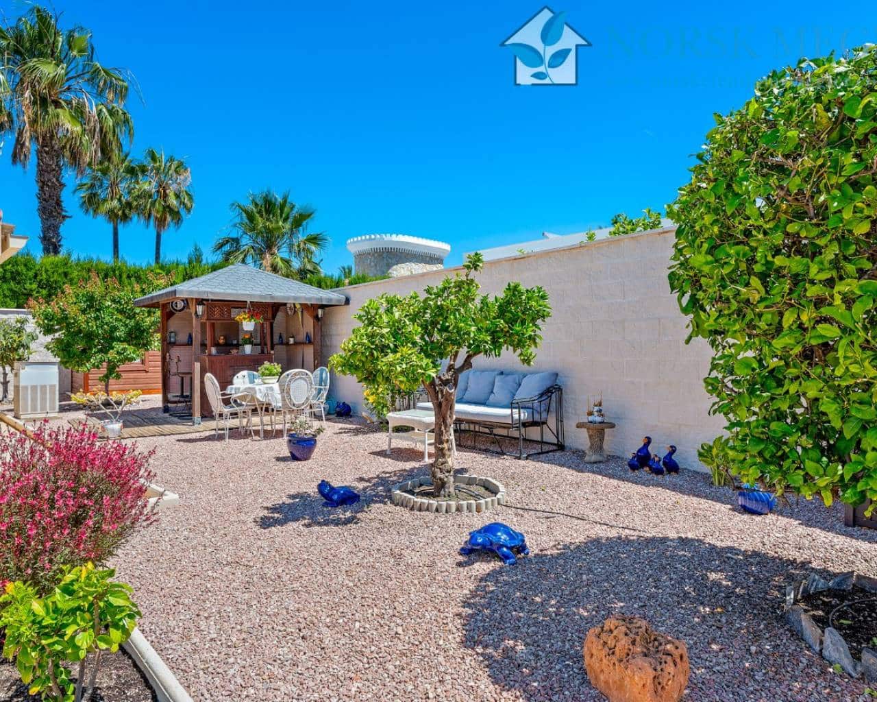 3 slaapkamer Villa te koop in Ciudad Quesada met zwembad garage - € 559.000 (Ref: 9991825)