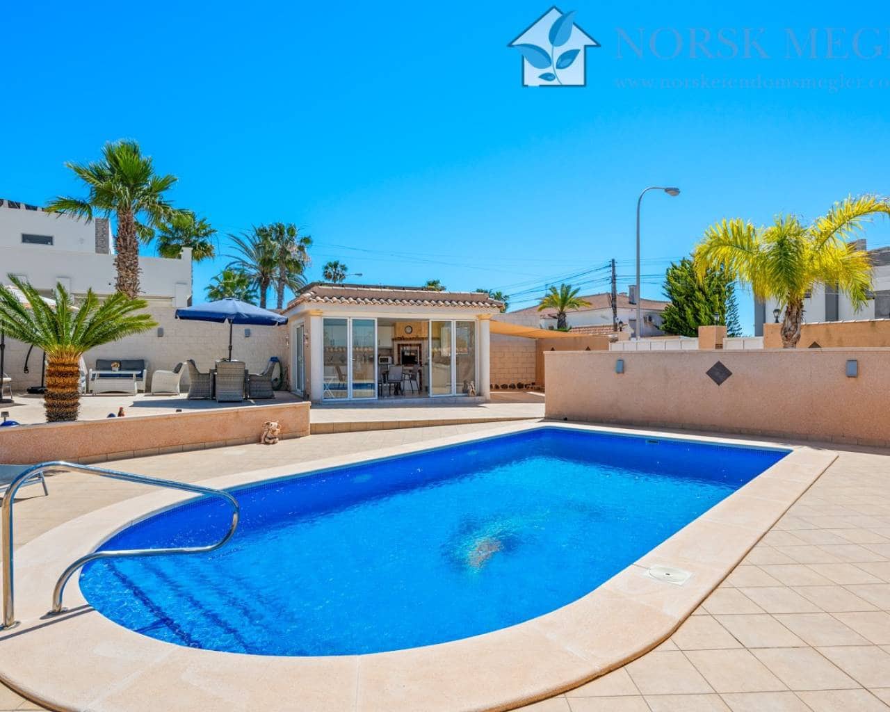 3 slaapkamer Villa te koop in Ciudad Quesada met zwembad garage - € 559.000 (Ref: 9991825)