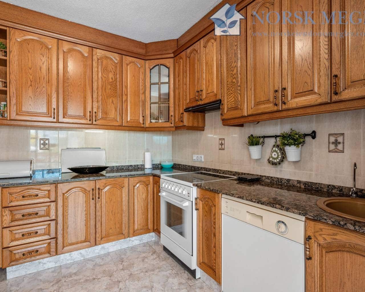 3 slaapkamer Villa te koop in Ciudad Quesada met zwembad garage - € 559.000 (Ref: 9991825)