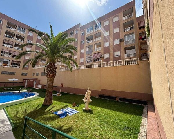 2 sypialnia Apartament na sprzedaż w Torrevieja z basenem garażem - 135 000 € (Ref: 9991826)