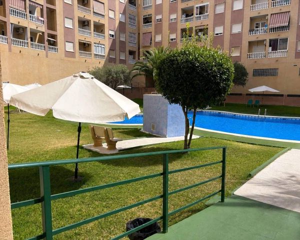2 sypialnia Apartament na sprzedaż w Torrevieja z basenem garażem - 135 000 € (Ref: 9991826)