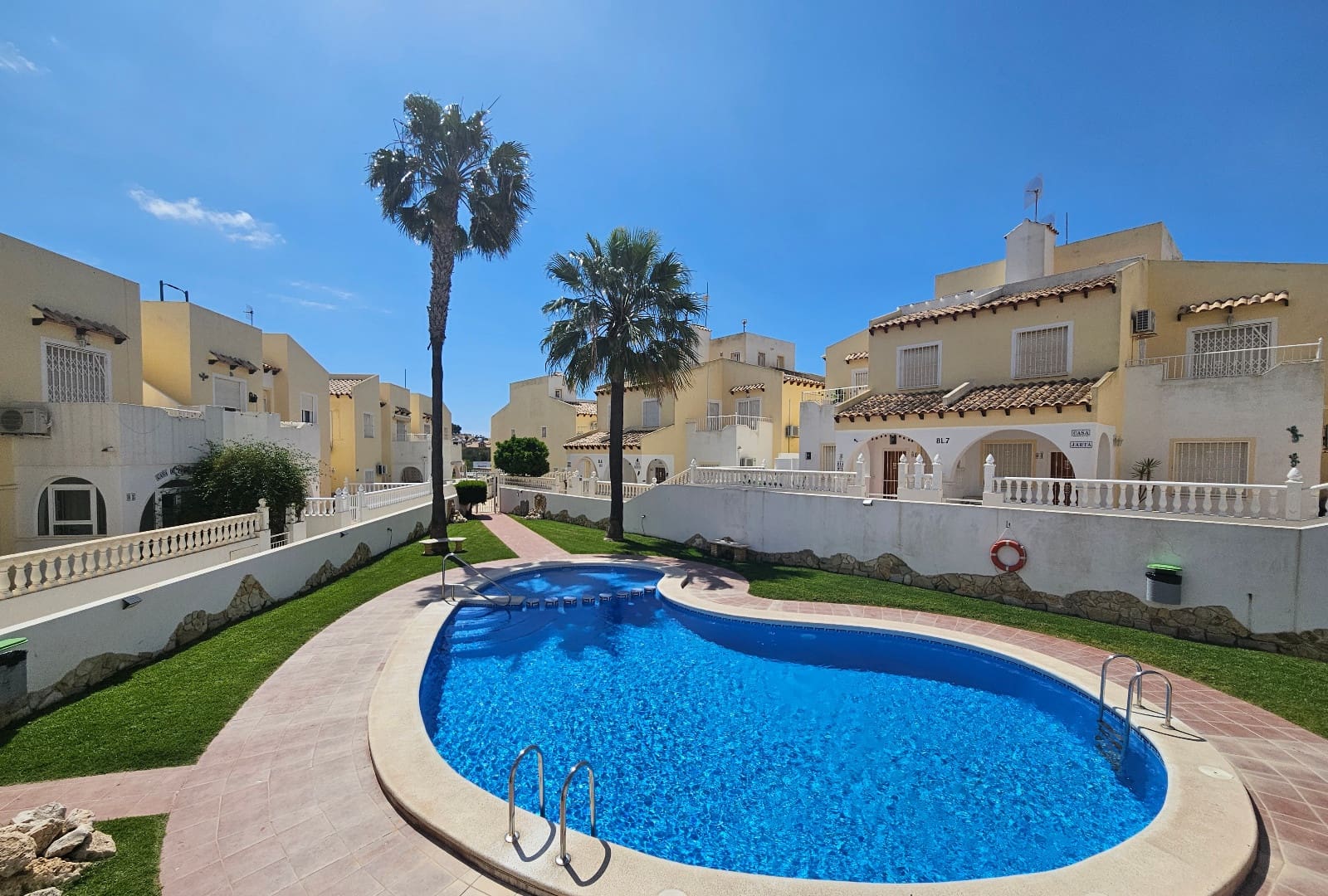 2 bedroom Apartment for sale in Villamartin with pool - € 164,000 (Ref: 9999043)