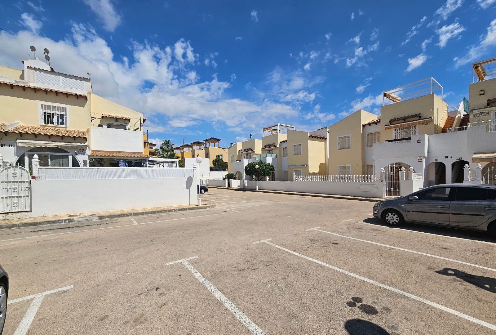 2 bedroom Apartment for sale in Villamartin with pool - € 164,000 (Ref: 9999043)