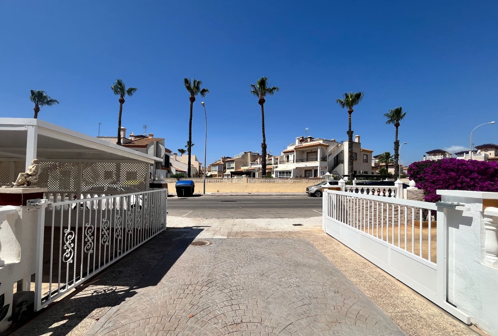 3 sovrum Radhus till salu i Playa Flamenca med pool - 259 995 € (Ref: 9999044)