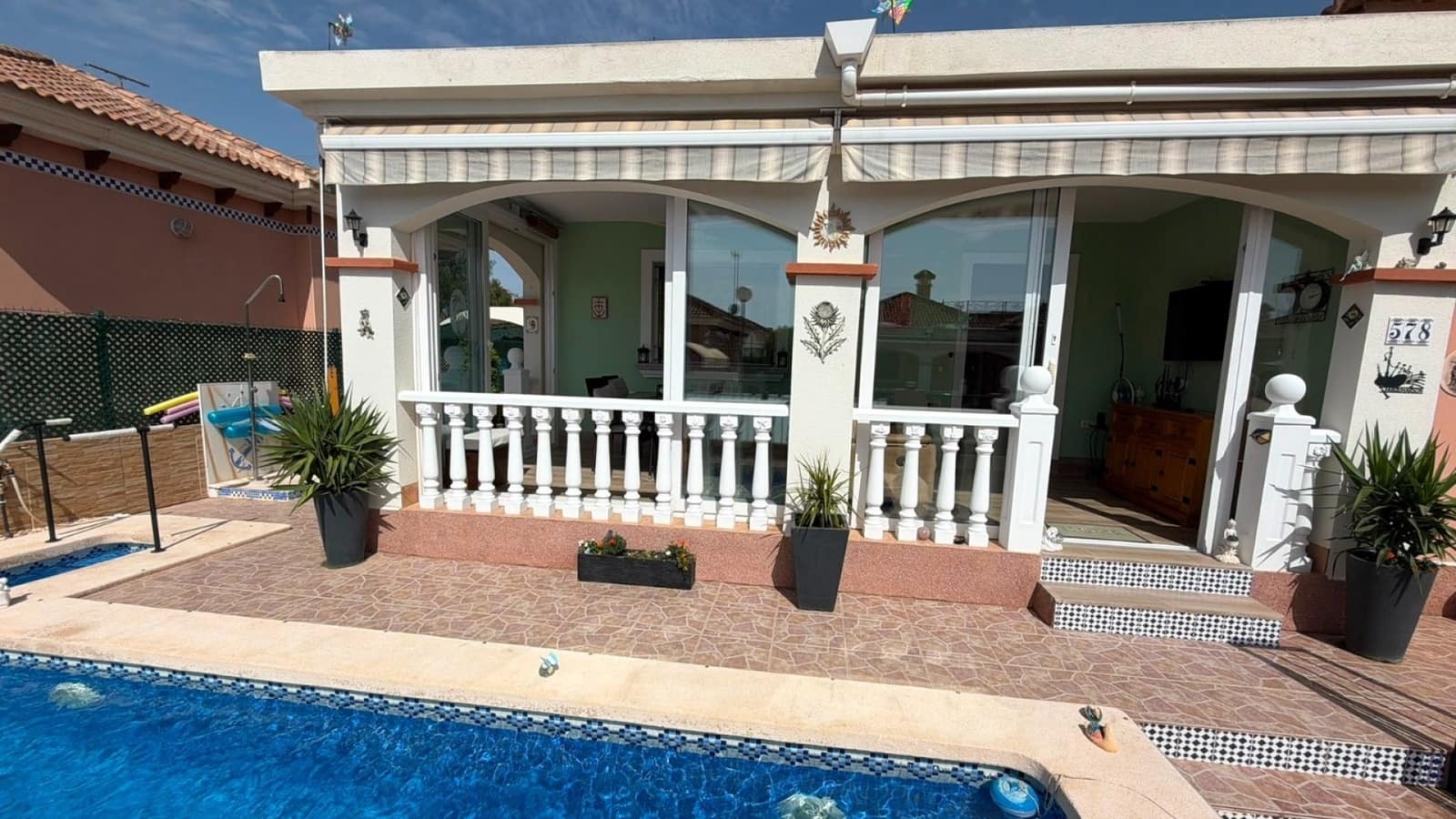3 bedroom Villa for sale in Los Montesinos with pool - € 315,000 (Ref: 9999423)