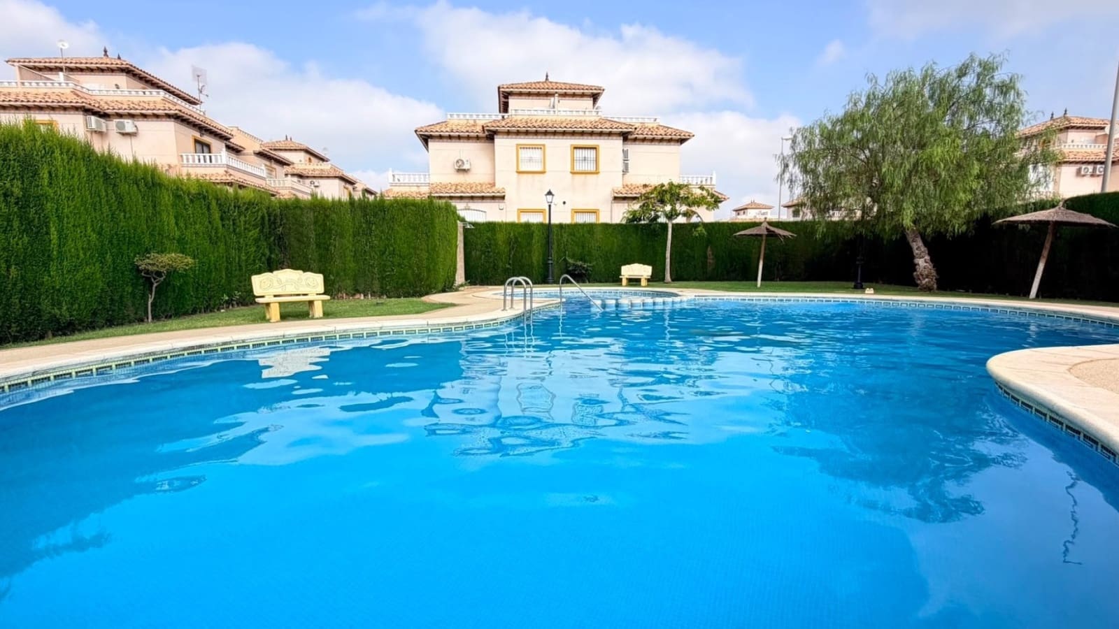 Semi-detached Villa for sale in Cabo Roig with pool - € 239,000 (Ref: 9999424)