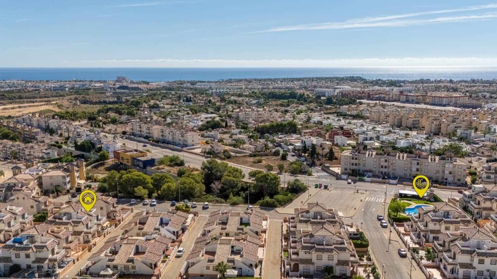 Semi-detached Villa for sale in Cabo Roig with pool - € 239,000 (Ref: 9999424)