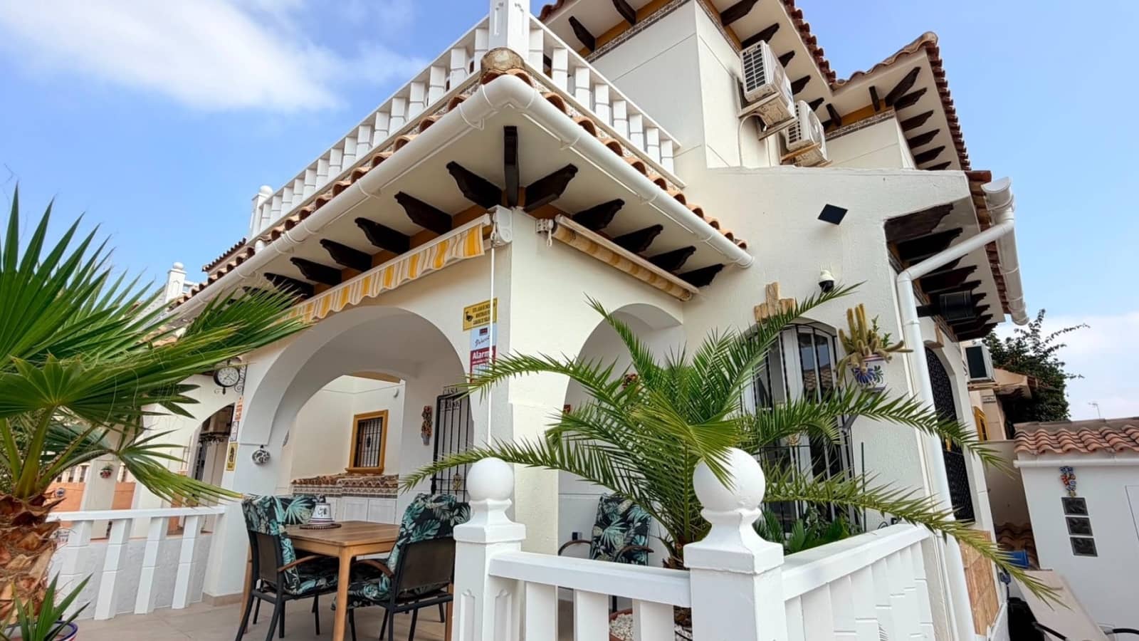 Semi-detached Villa for sale in Cabo Roig with pool - € 239,000 (Ref: 9999424)