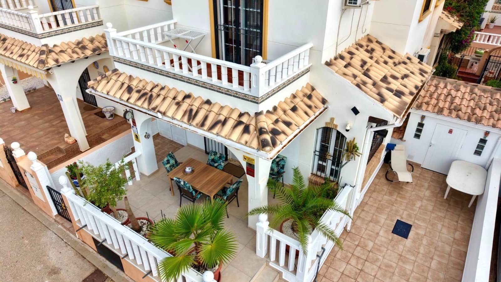 Semi-detached Villa for sale in Cabo Roig with pool - € 239,000 (Ref: 9999424)