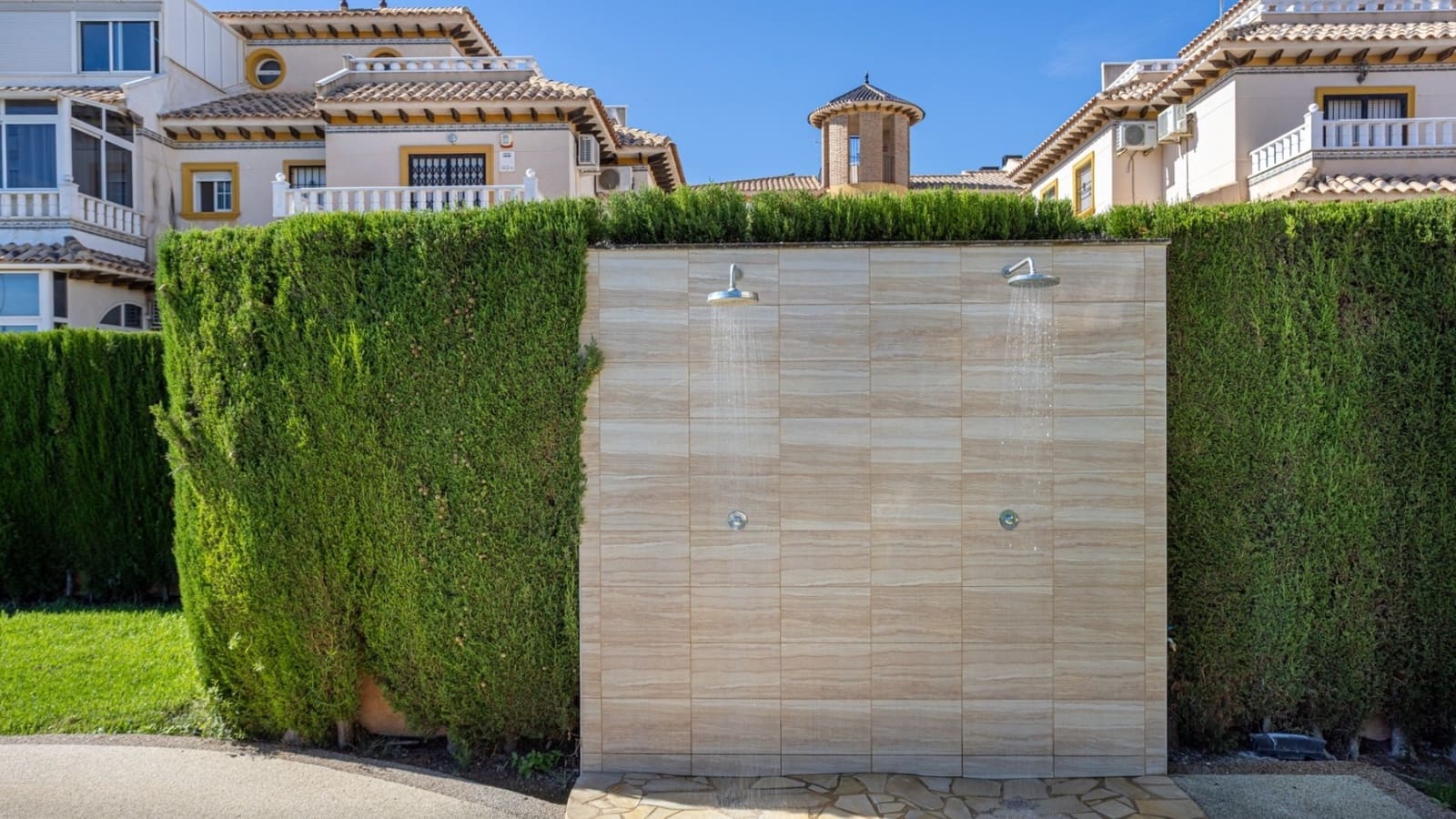 Semi-detached Villa for sale in Cabo Roig with pool - € 239,000 (Ref: 9999424)