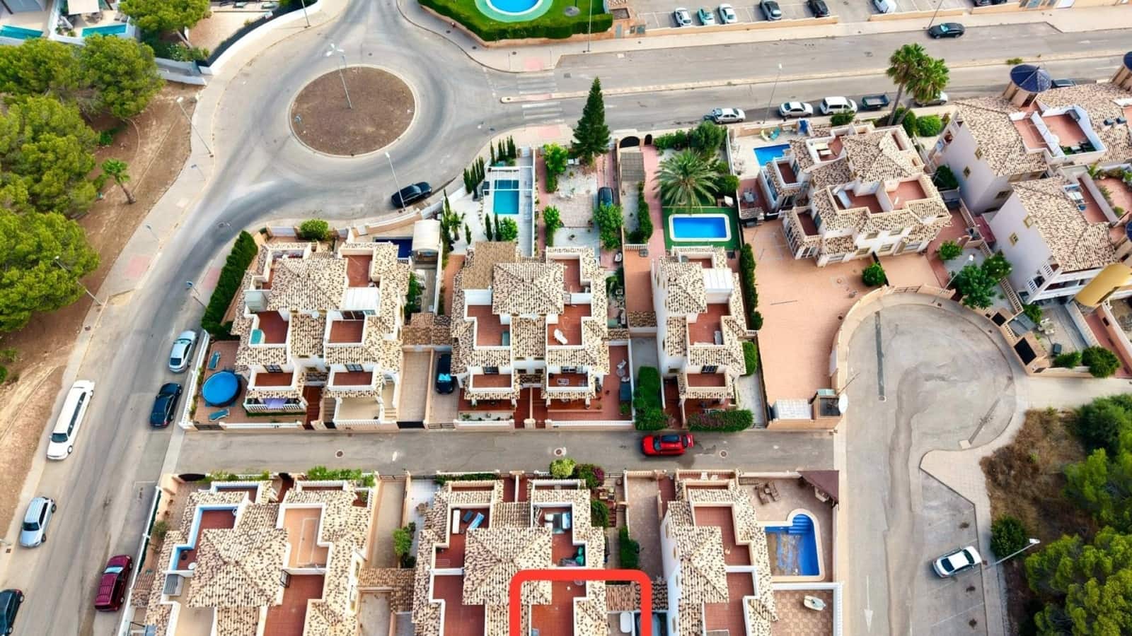 Semi-detached Villa for sale in Cabo Roig with pool - € 239,000 (Ref: 9999424)