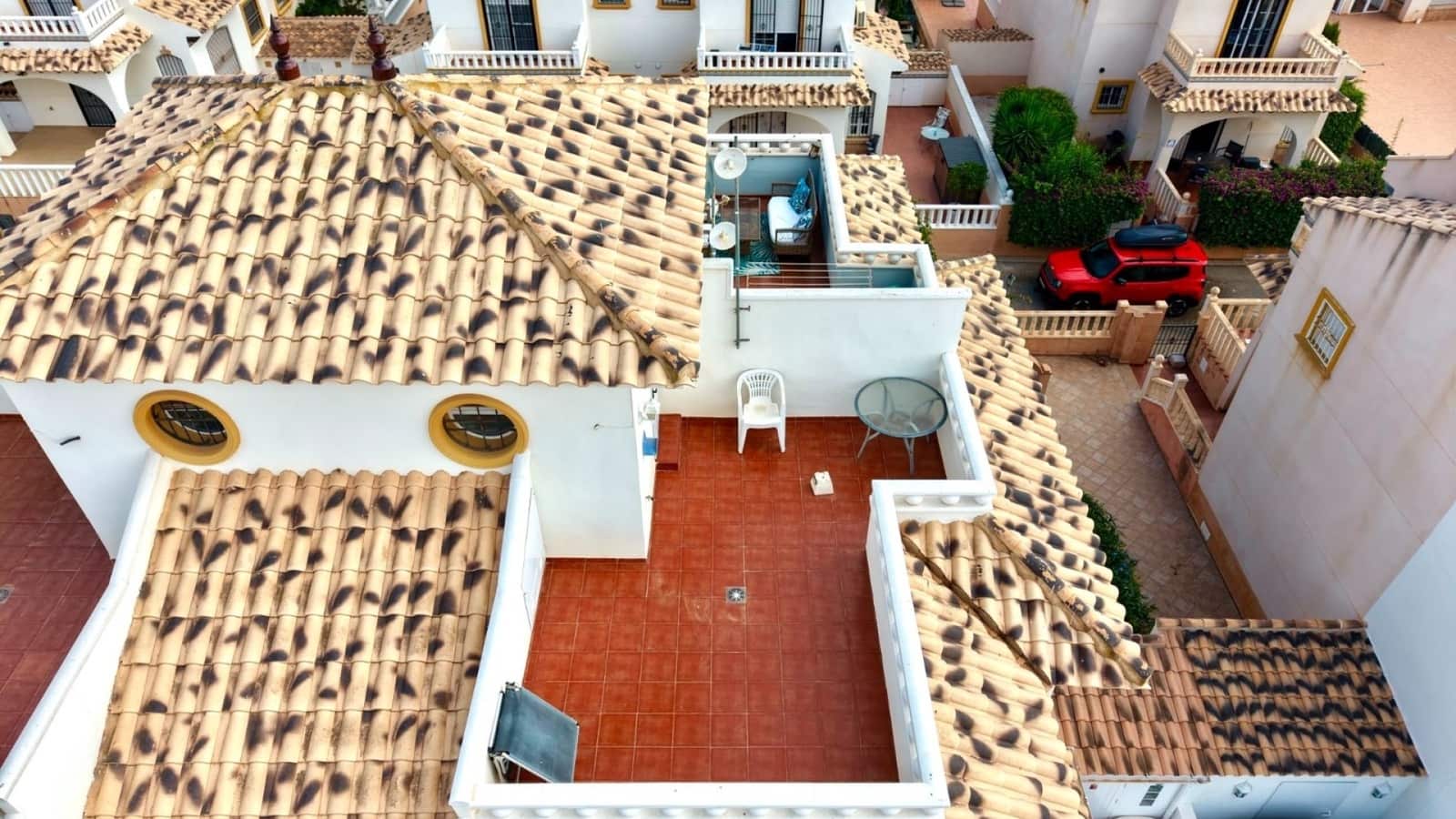 Semi-detached Villa for sale in Cabo Roig with pool - € 239,000 (Ref: 9999424)