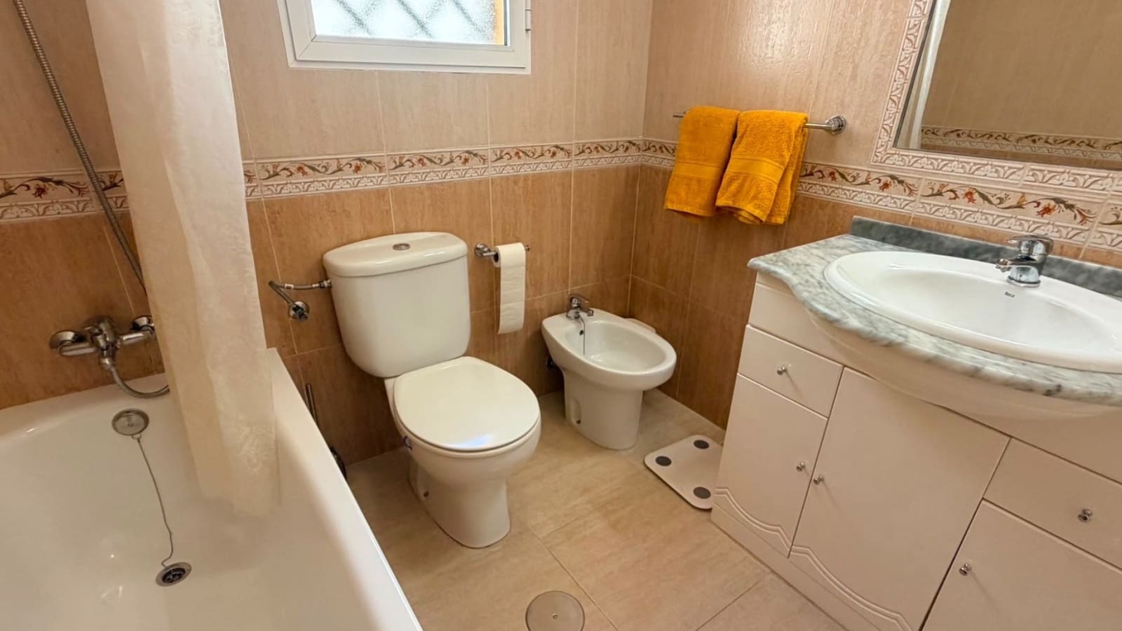 2 soverom Kjedet enebolig til salgs i Los Montesinos med svømmebasseng - € 168 000 (Ref: 9999425)