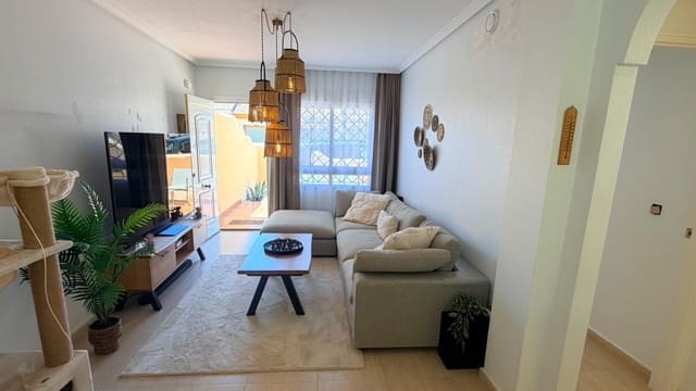 2 soverom Kjedet enebolig til salgs i Los Montesinos med svømmebasseng - € 168 000 (Ref: 9999425)