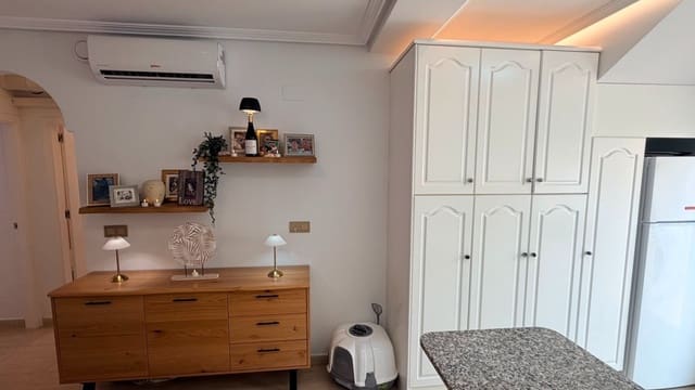 2 soverom Kjedet enebolig til salgs i Los Montesinos med svømmebasseng - € 168 000 (Ref: 9999425)