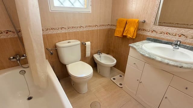 2 soverom Kjedet enebolig til salgs i Los Montesinos med svømmebasseng - € 168 000 (Ref: 9999425)