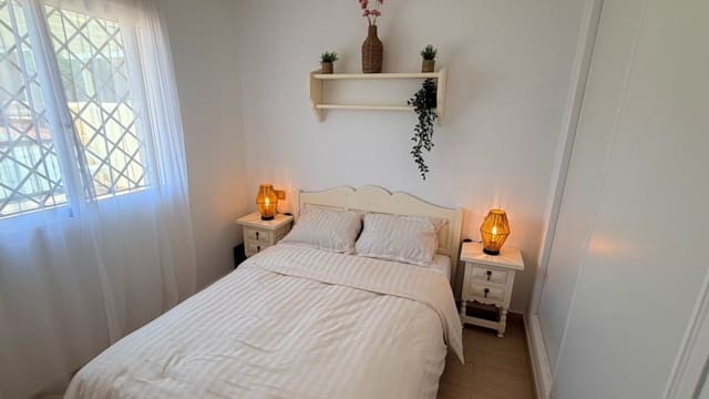 2 soverom Kjedet enebolig til salgs i Los Montesinos med svømmebasseng - € 168 000 (Ref: 9999425)