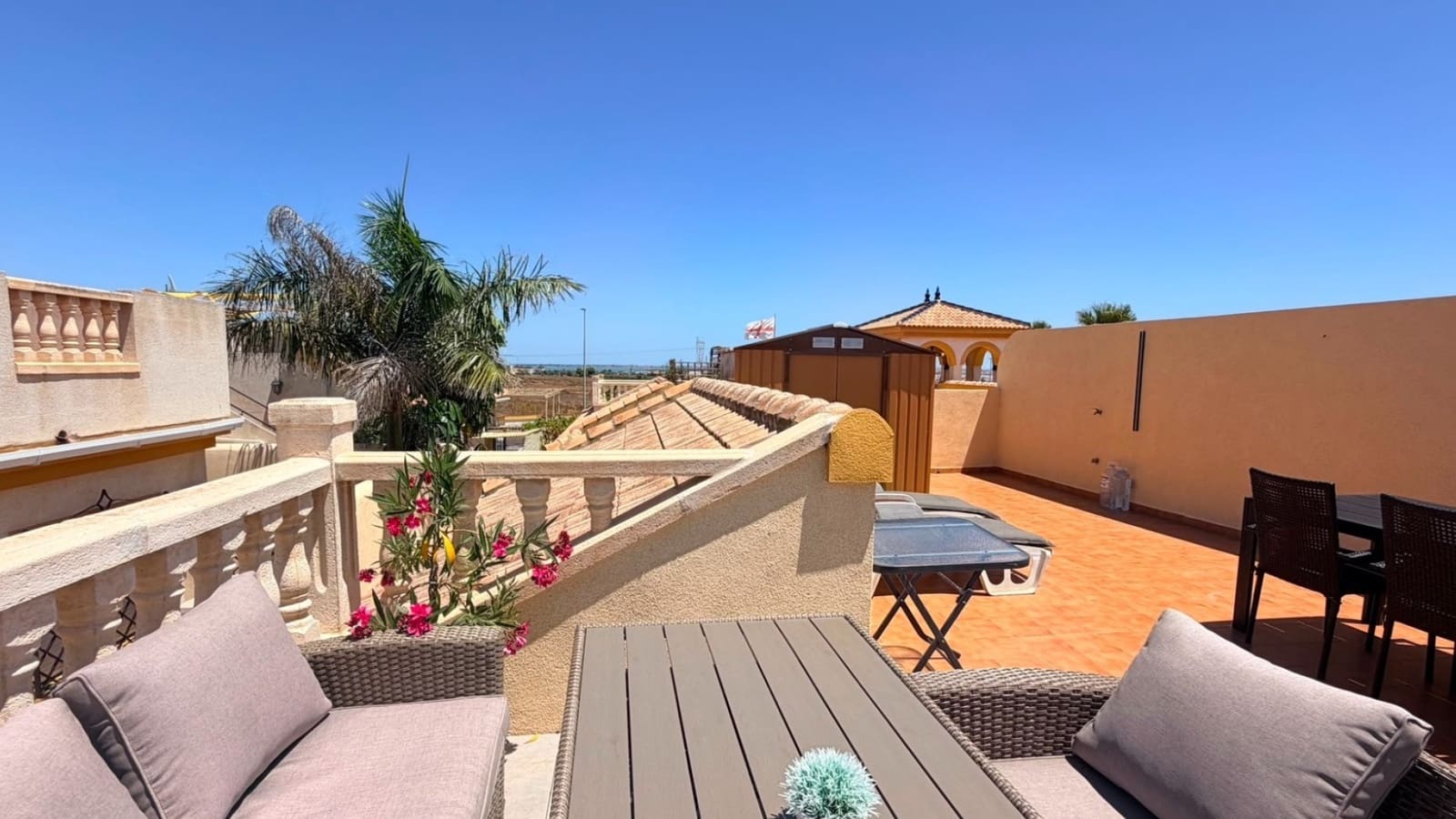 2 soverom Kjedet enebolig til salgs i Los Montesinos med svømmebasseng - € 168 000 (Ref: 9999425)