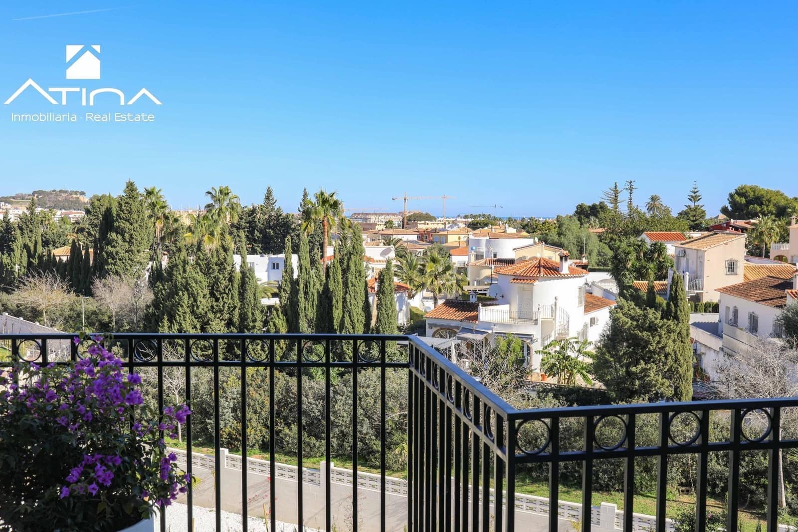 2 soveværelse Rækkehus til salg i Denia med swimmingpool garage - € 359.000 (Ref: 8822415)