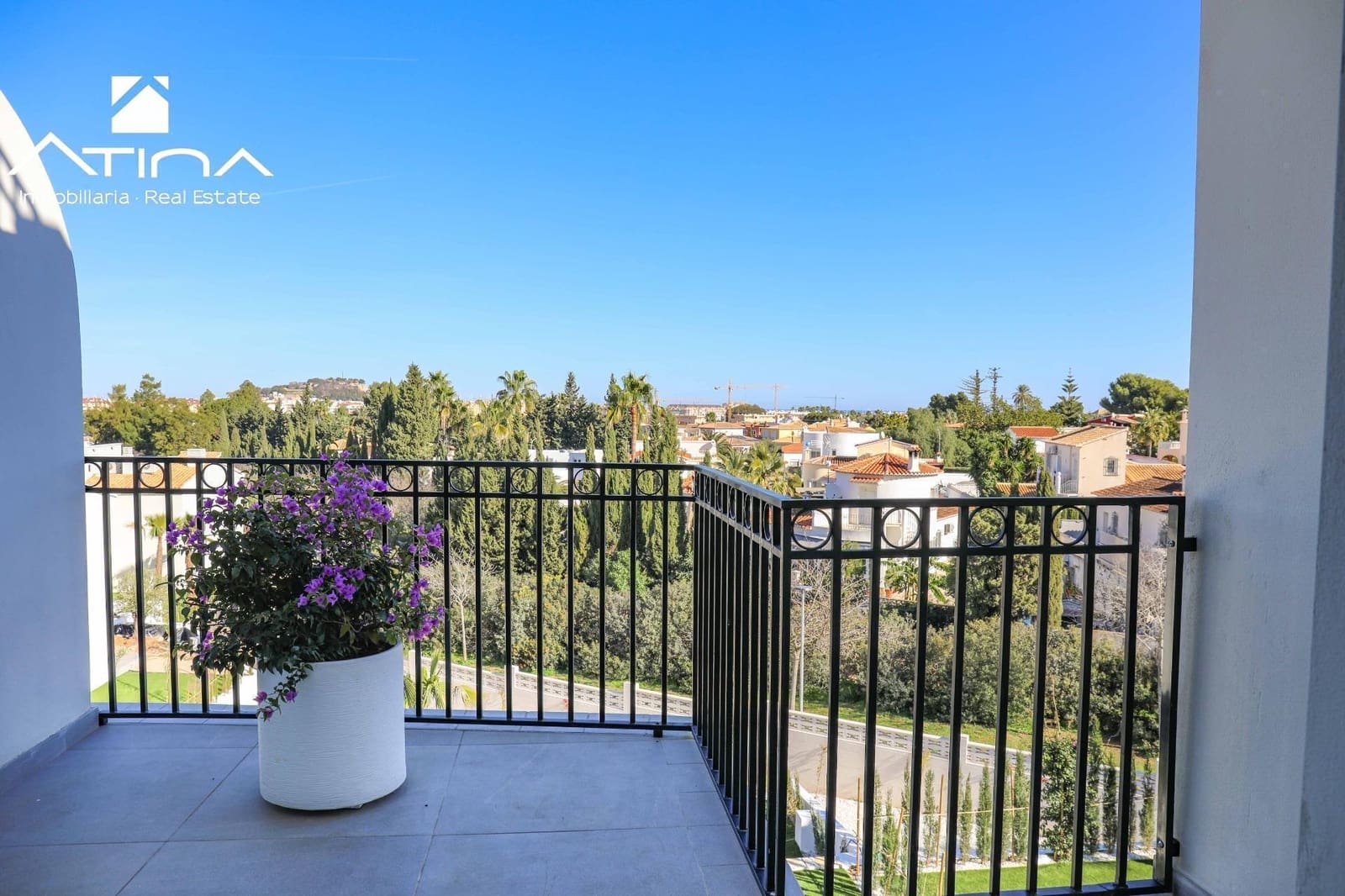 2 soveværelse Rækkehus til salg i Denia med swimmingpool garage - € 359.000 (Ref: 8822415)