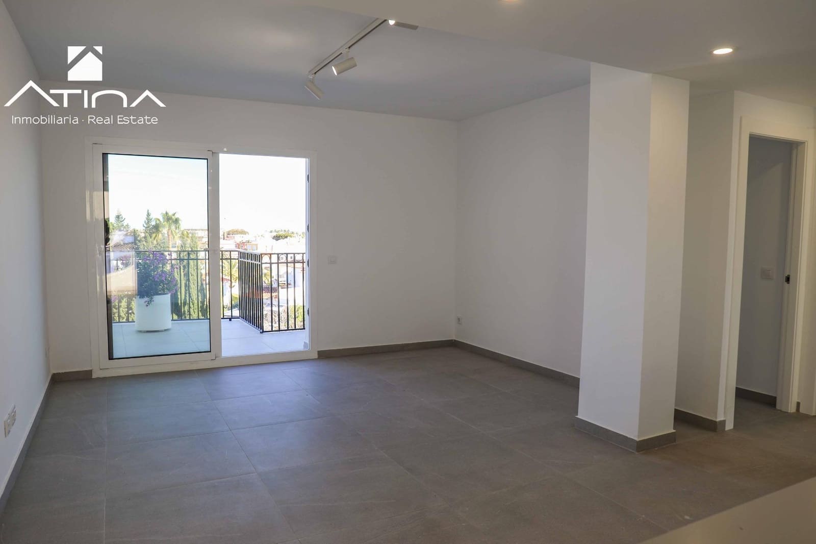 2 soveværelse Rækkehus til salg i Denia med swimmingpool garage - € 359.000 (Ref: 8822415)