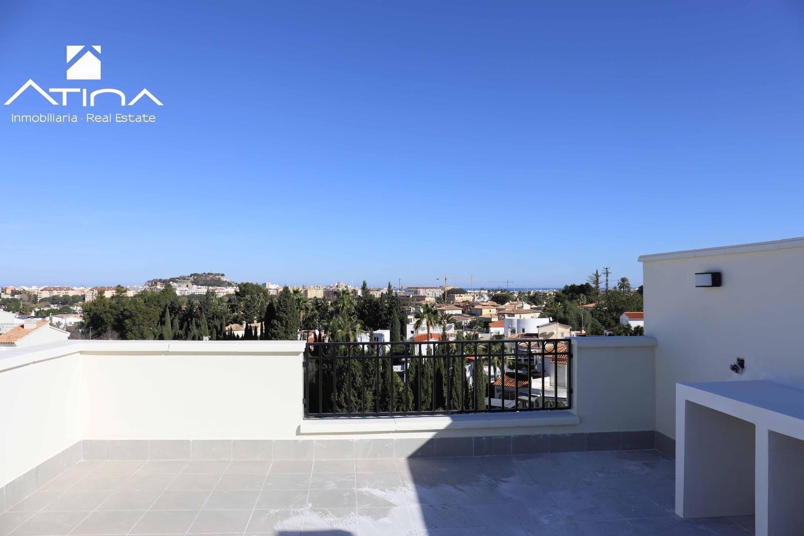 2 soveværelse Rækkehus til salg i Denia med swimmingpool garage - € 359.000 (Ref: 8822415)