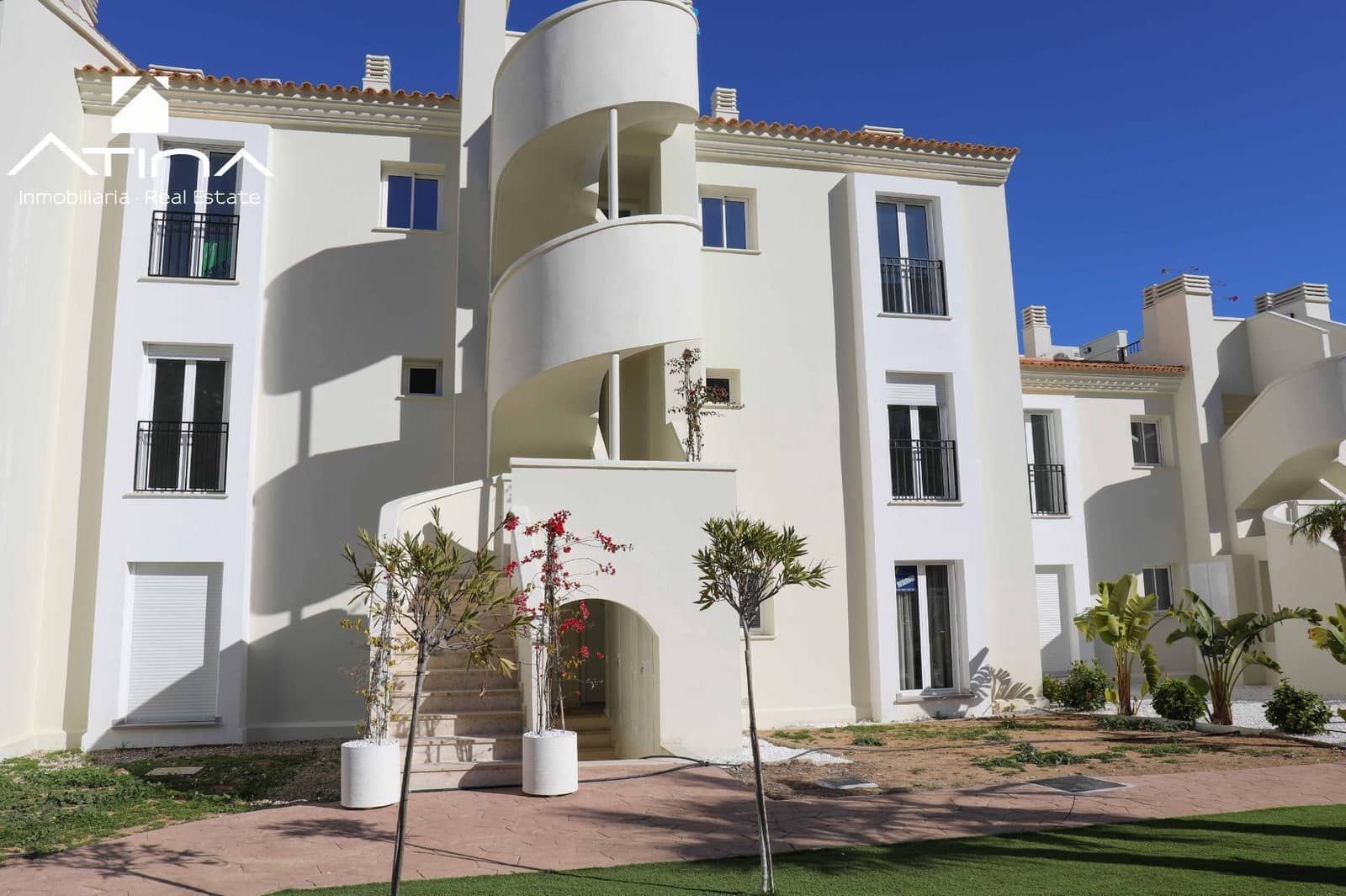 2 soveværelse Rækkehus til salg i Denia med swimmingpool garage - € 359.000 (Ref: 8822415)