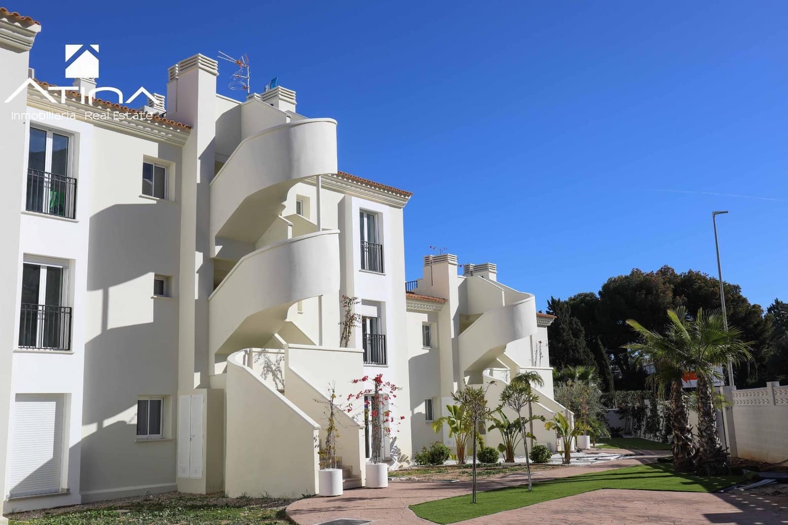 2 soveværelse Rækkehus til salg i Denia med swimmingpool garage - € 359.000 (Ref: 8822415)