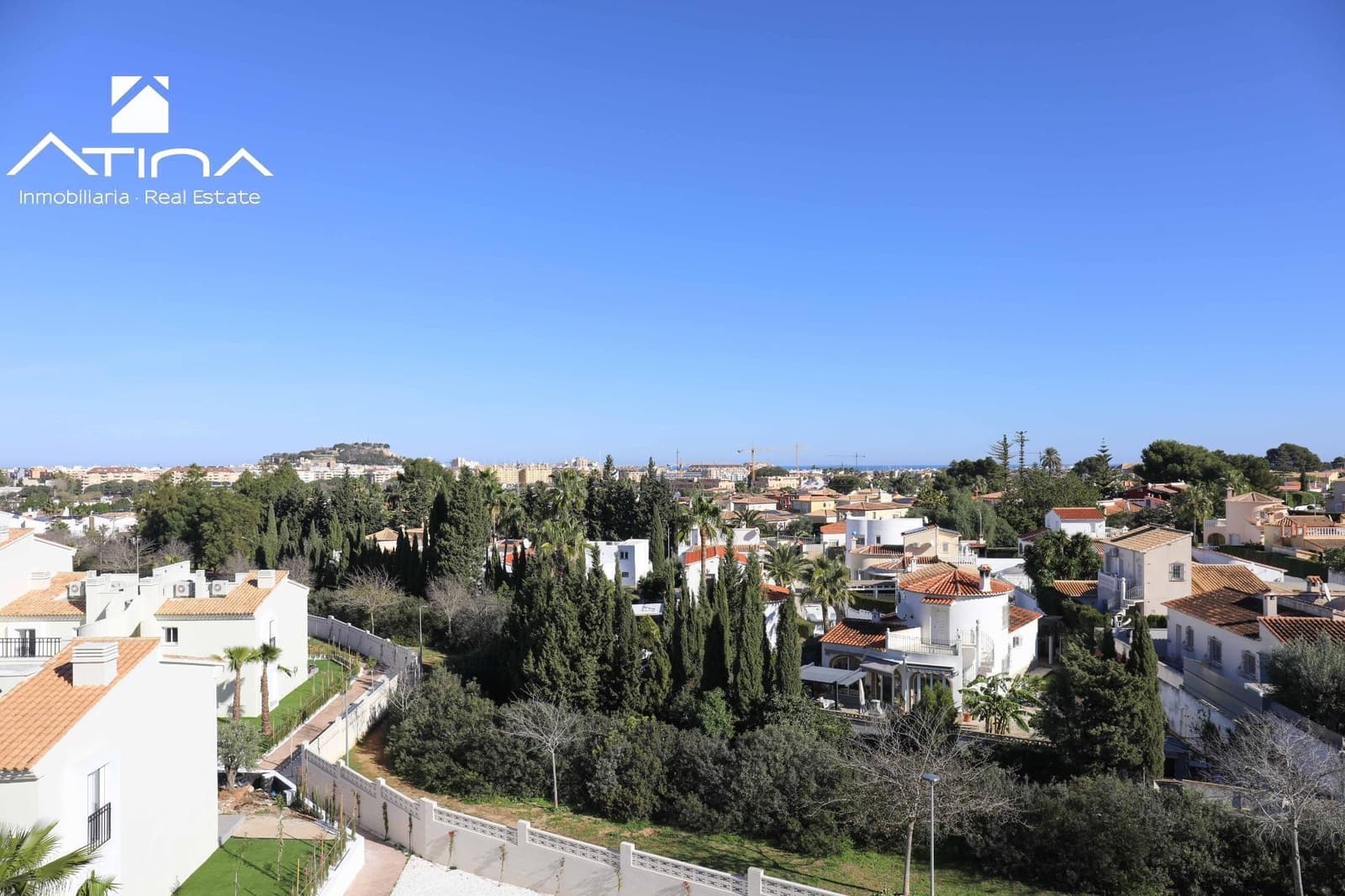 2 soveværelse Rækkehus til salg i Denia med swimmingpool garage - € 359.000 (Ref: 8822415)