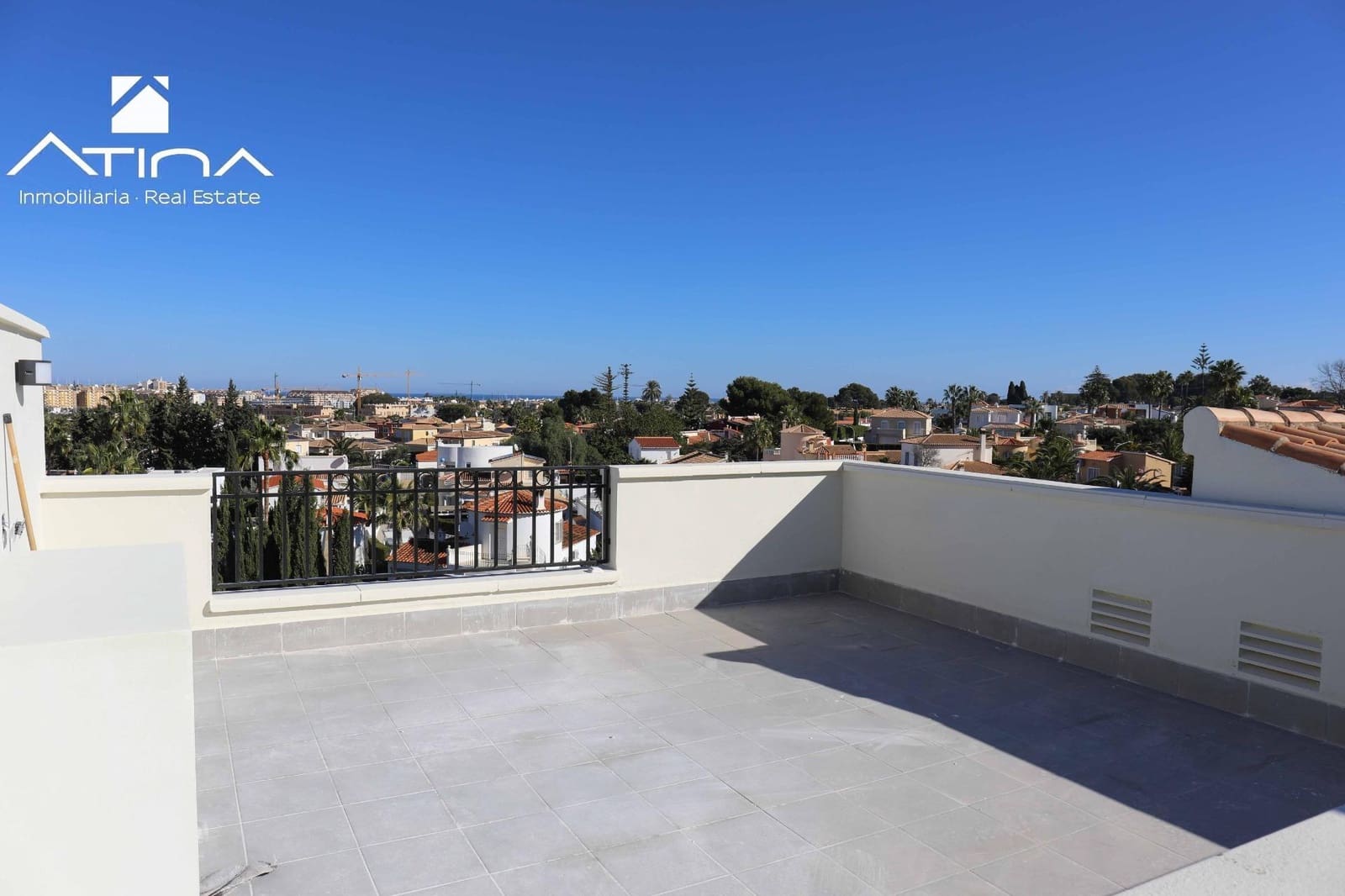 2 soveværelse Rækkehus til salg i Denia med swimmingpool garage - € 359.000 (Ref: 8822415)