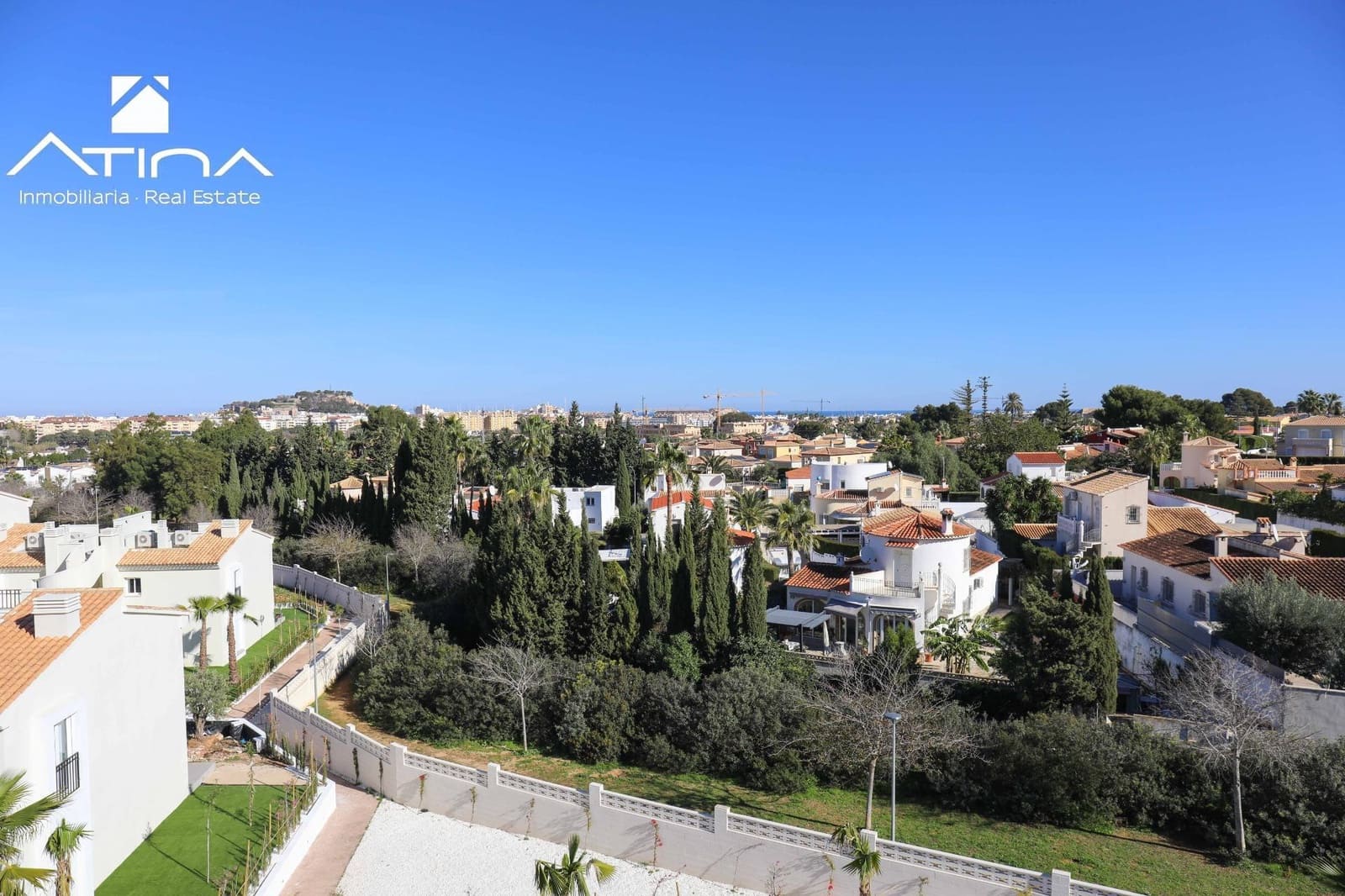 2 soveværelse Rækkehus til salg i Denia med swimmingpool garage - € 359.000 (Ref: 8822415)