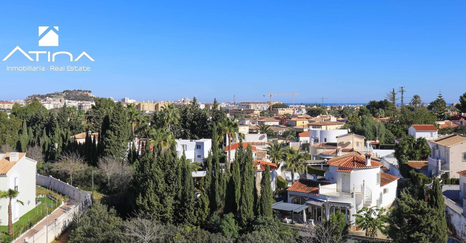 2 soveværelse Rækkehus til salg i Denia med swimmingpool garage - € 359.000 (Ref: 8822415)