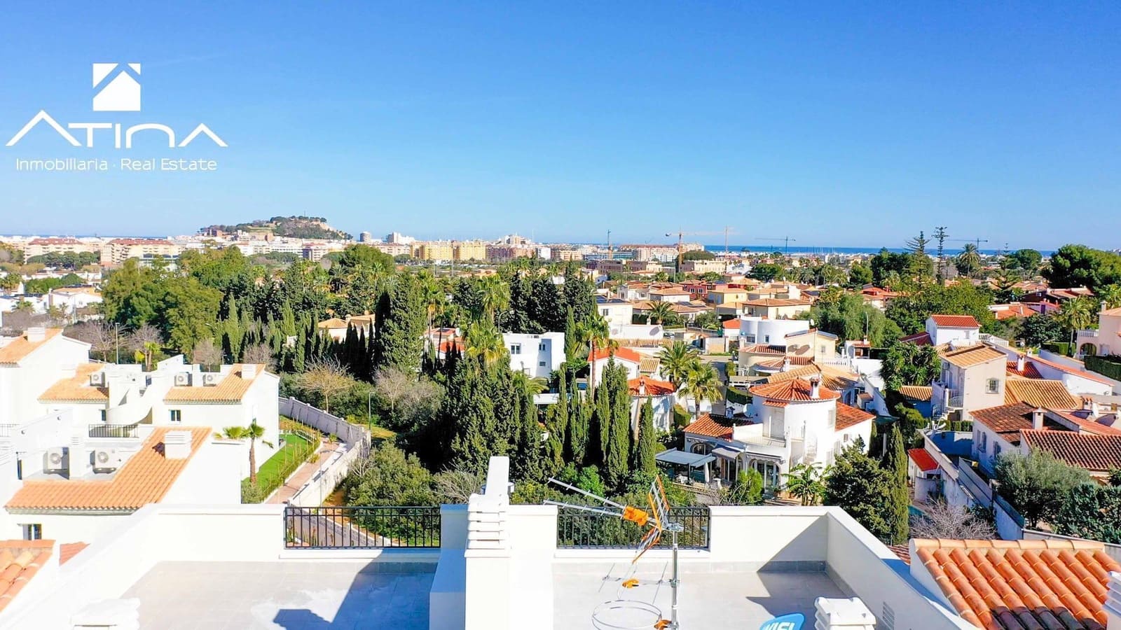 2 soveværelse Rækkehus til salg i Denia med swimmingpool garage - € 359.000 (Ref: 8822415)