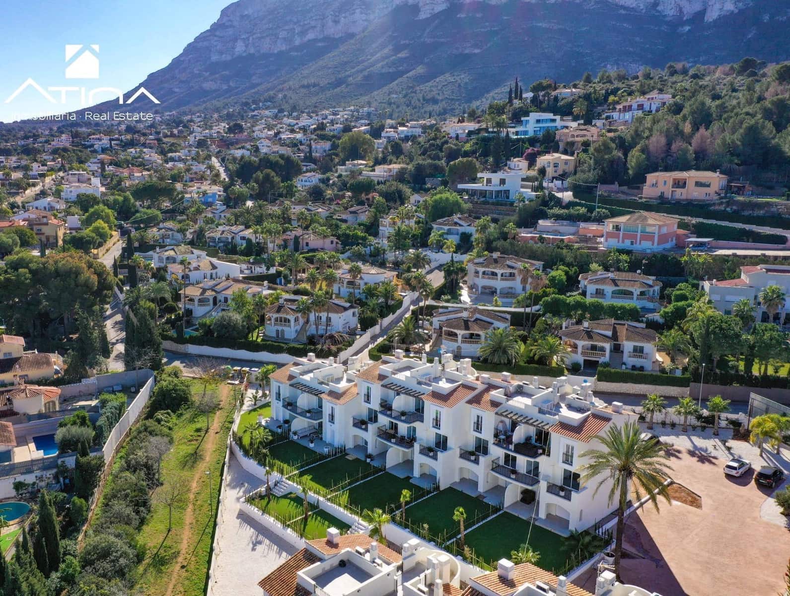 2 soveværelse Rækkehus til salg i Denia med swimmingpool garage - € 359.000 (Ref: 8822415)