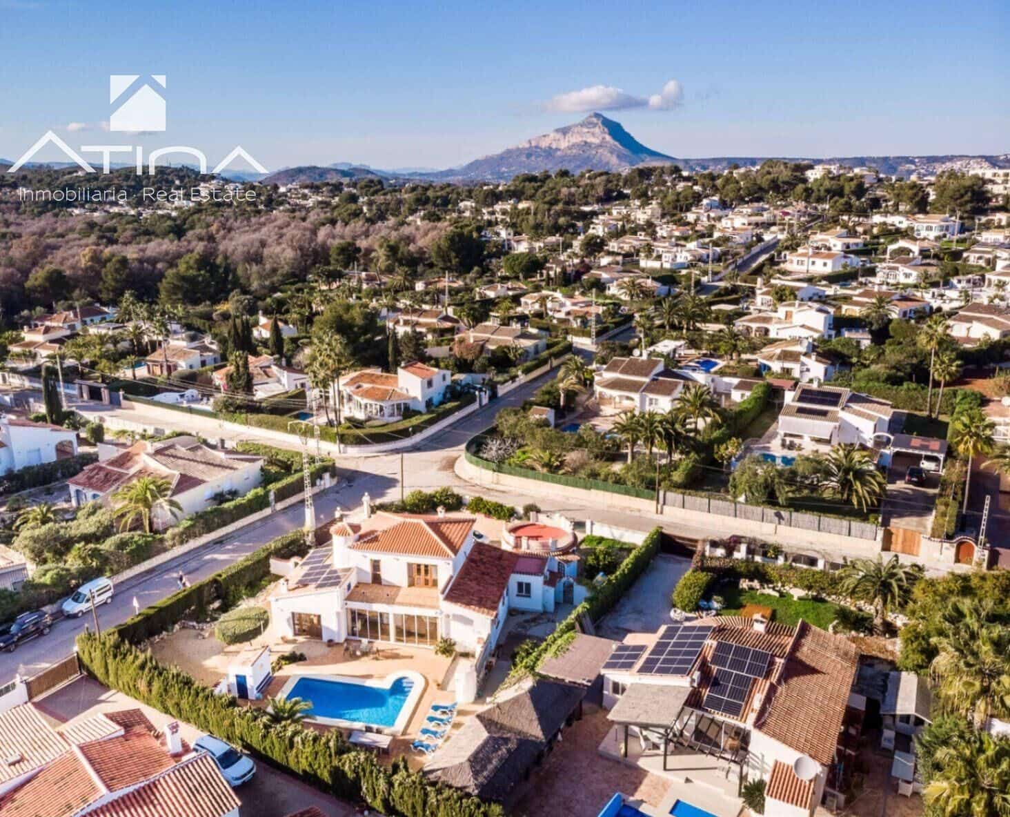 Chalet de 4 habitaciones en Javea / Xàbia en venta con piscina garaje - 795.000 € (Ref: 9012258)