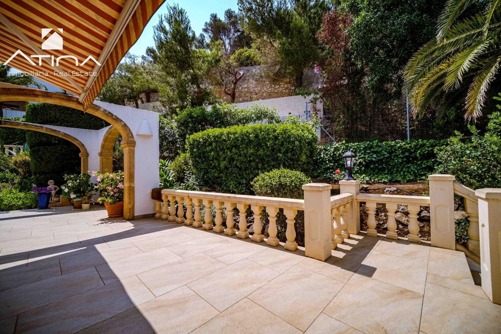 4 sovrum Villa till salu i Javea / Xabia med pool garage - 1 395 000 € (Ref: 9037948)