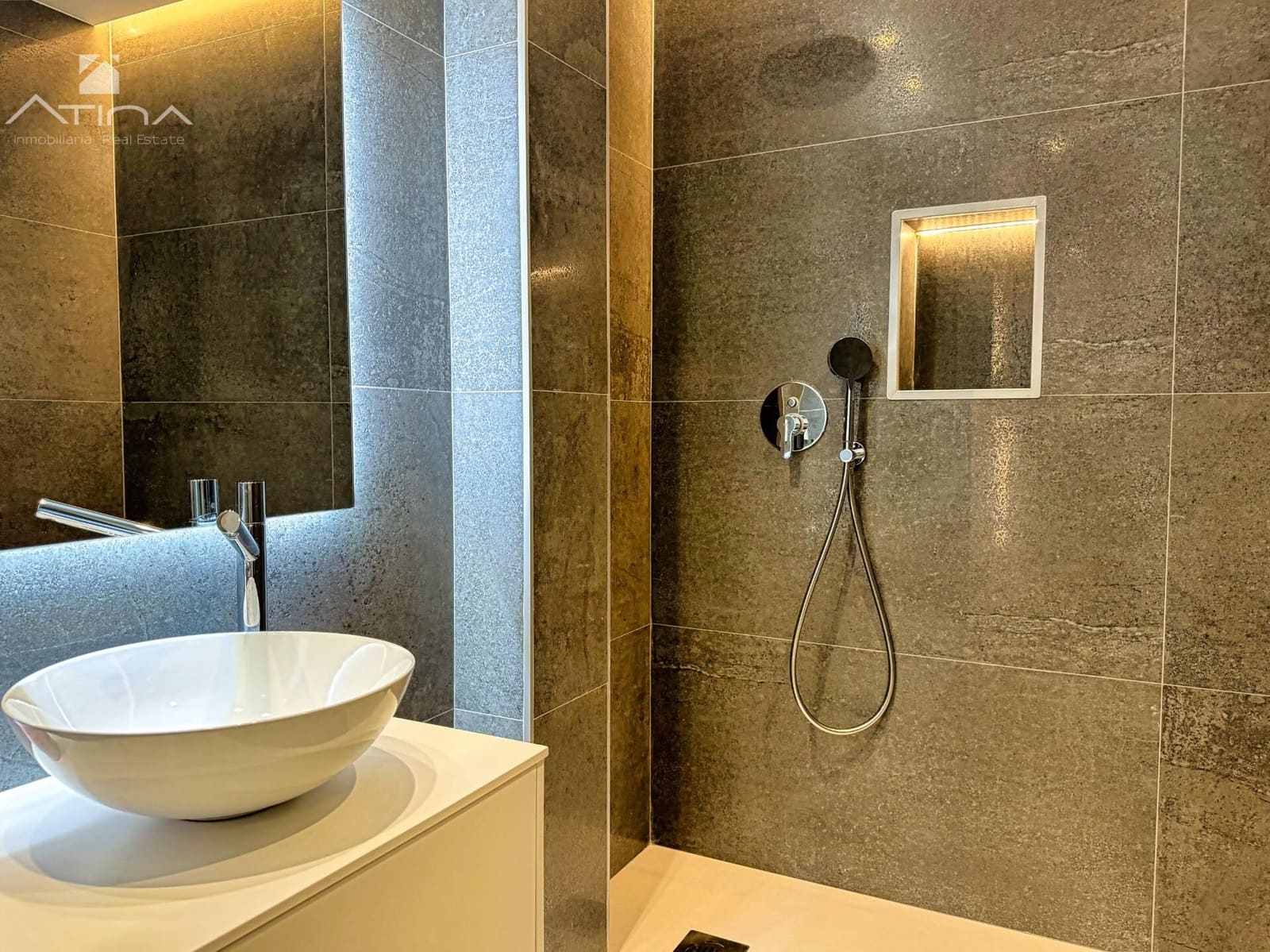 5 soveværelse Villa til salg i Arenal med swimmingpool garage - € 2.500.000 (Ref: 9078120)